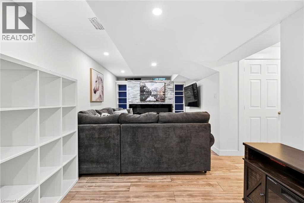 Photo 33 of 161 Nisbet Boulevard, Waterdown ON