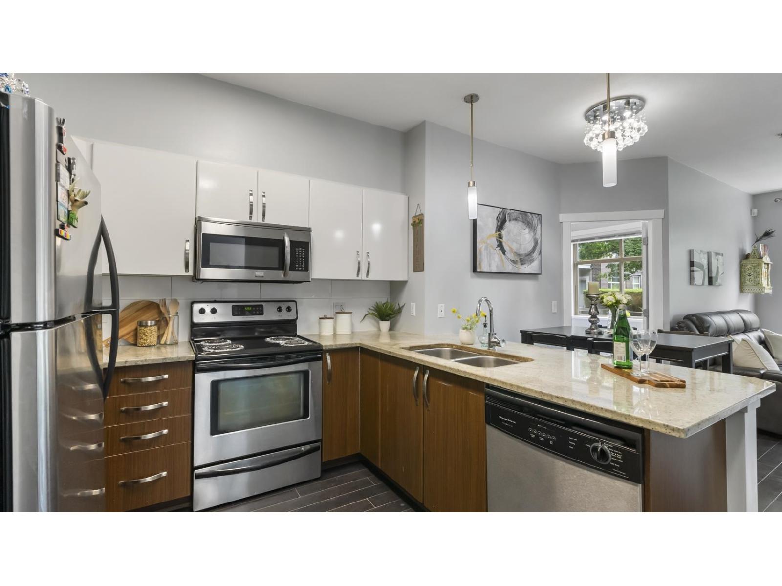 Photo 11 of 110 13555 Gateway Drive, Surrey BC