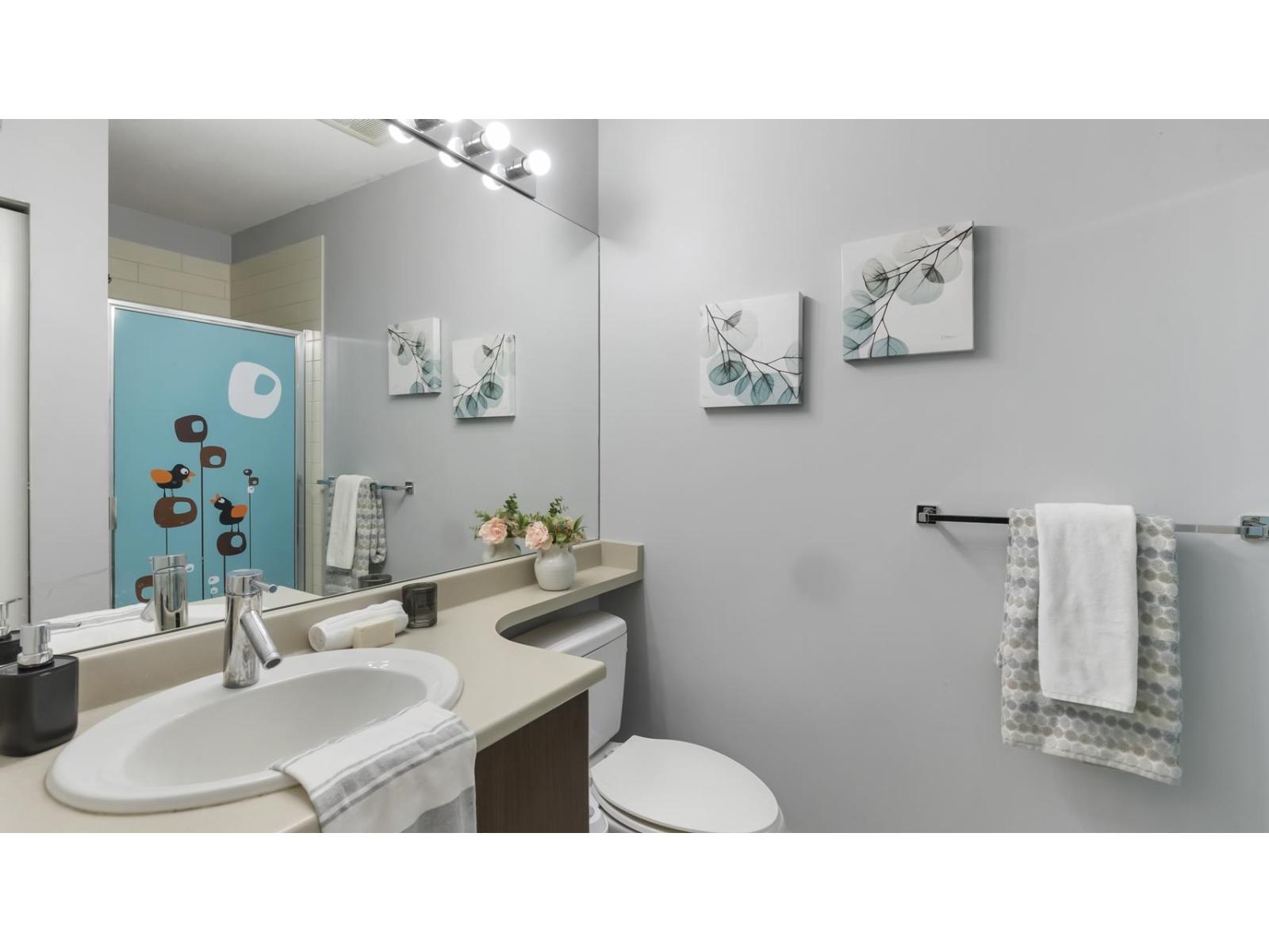Photo 8 of 110 13555 Gateway Drive, Surrey BC