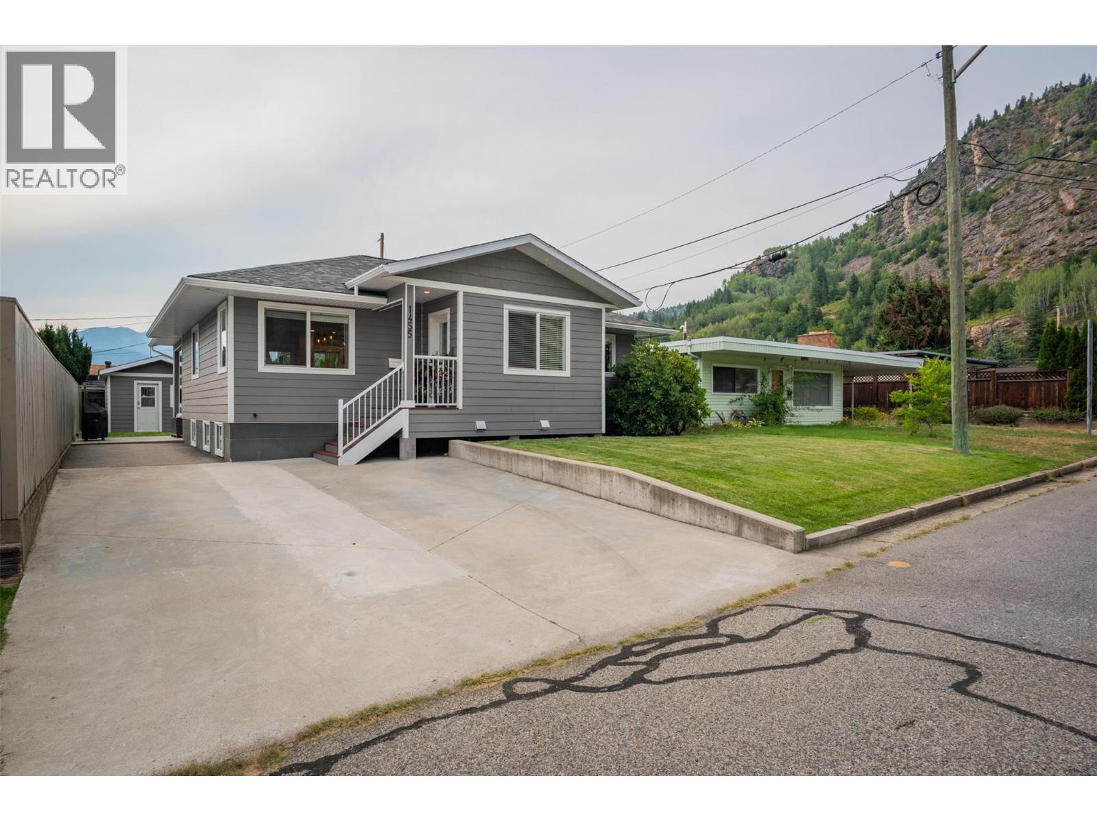 1455 DAISY Street, Trail