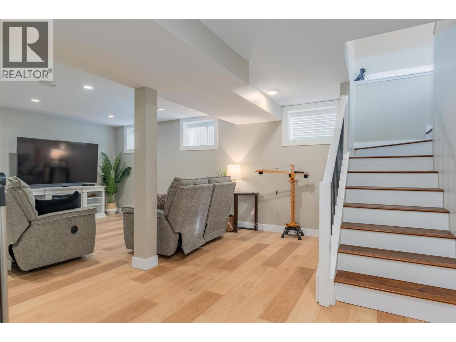 1455 DAISY Street, Trail