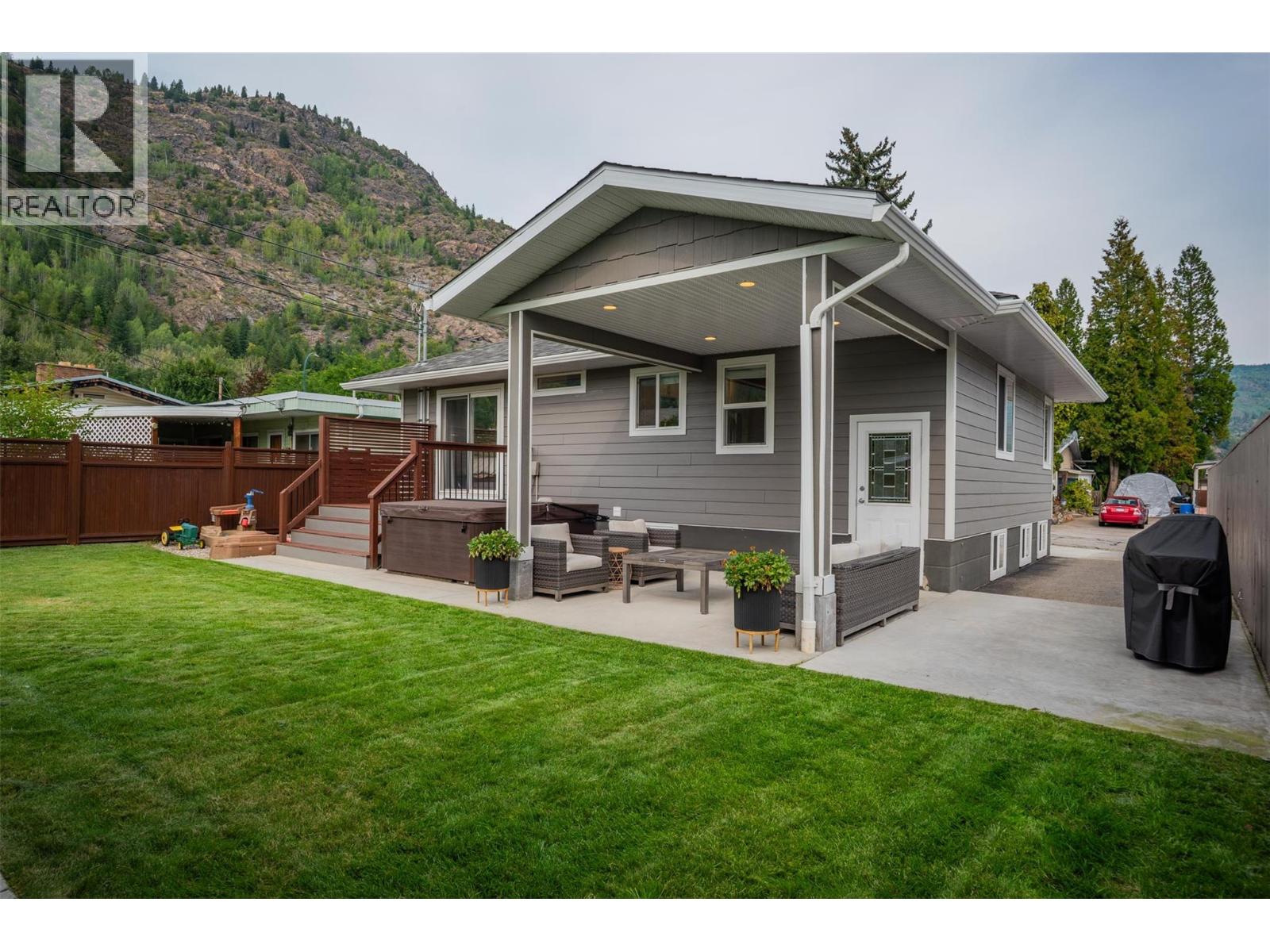 1455 DAISY Street, Trail