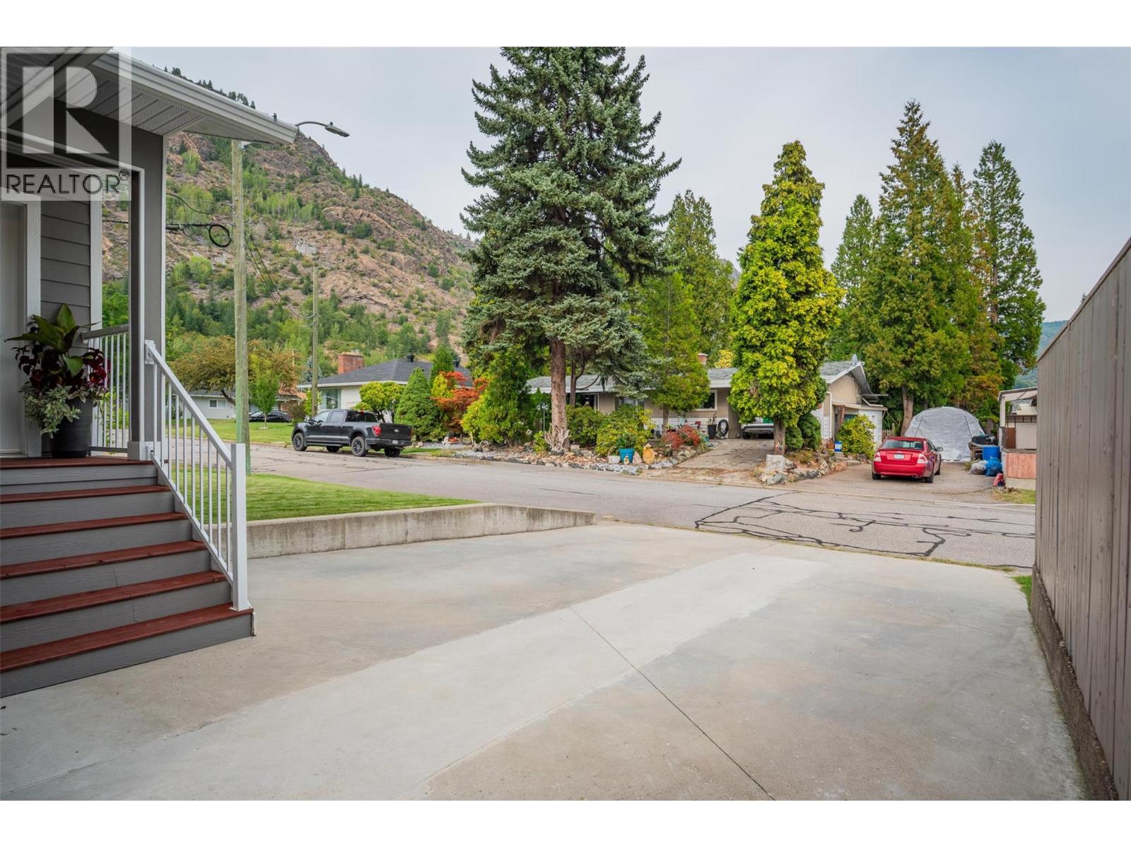 1455 DAISY Street, Trail