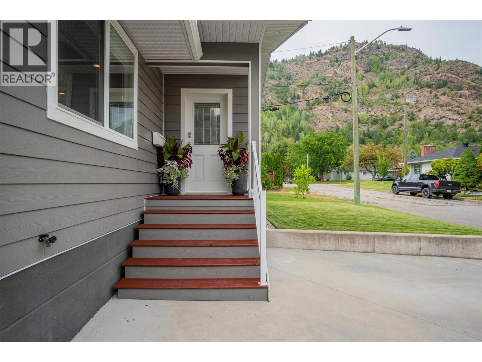1455 DAISY Street, Trail