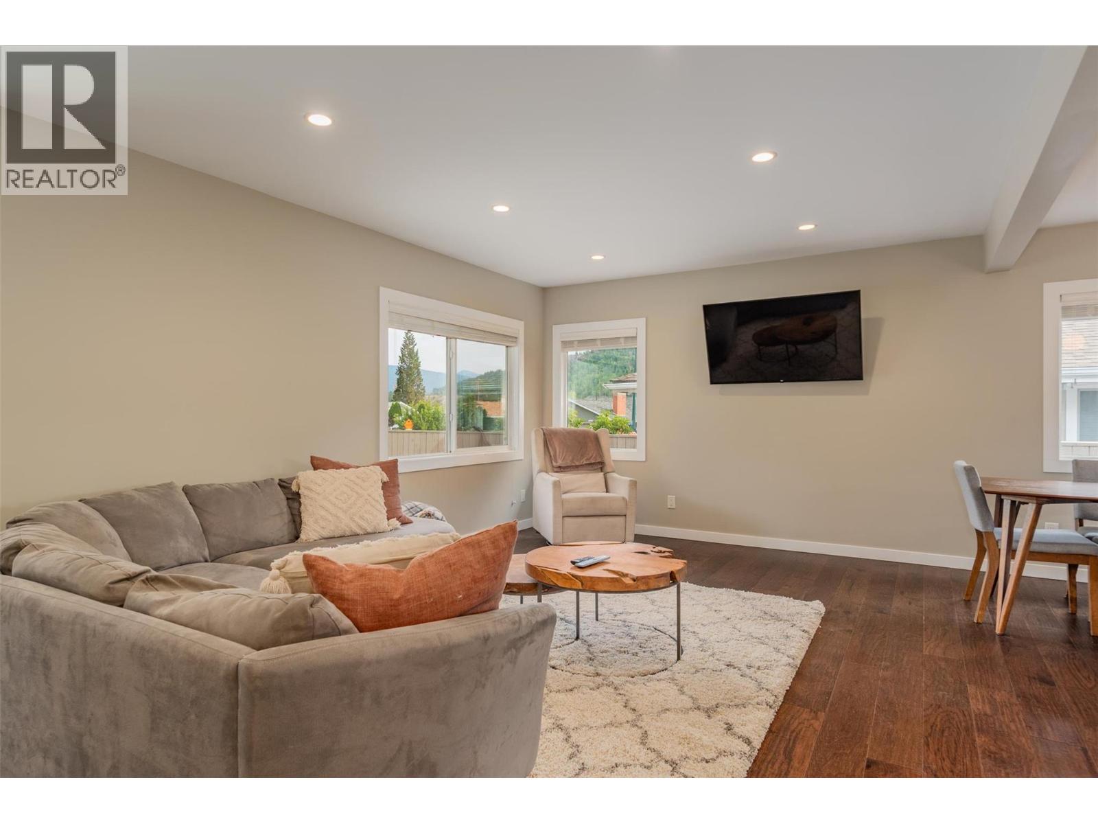 1455 DAISY Street, Trail