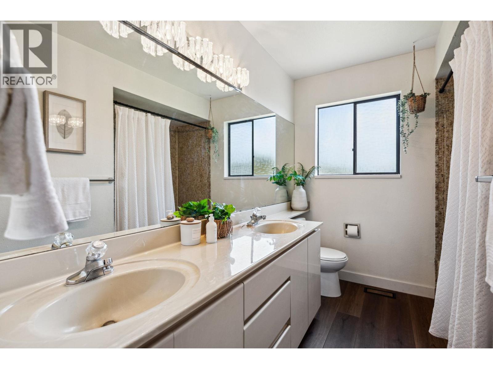 Photo 10 of 7766 Munroe Crescent, Vancouver BC