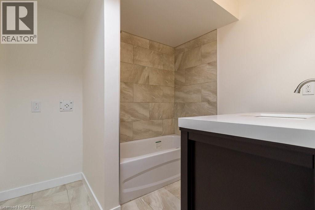 Photo 17 of 111 Wellington Street S, Hamilton ON