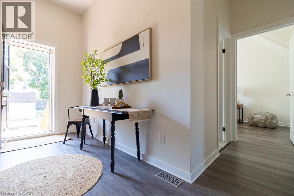 Photo 14 of 111 Wellington Street S, Hamilton ON