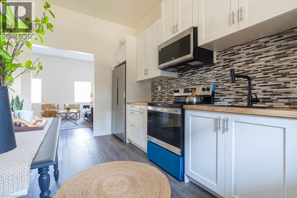 Photo 21 of 111 Wellington Street S, Hamilton ON