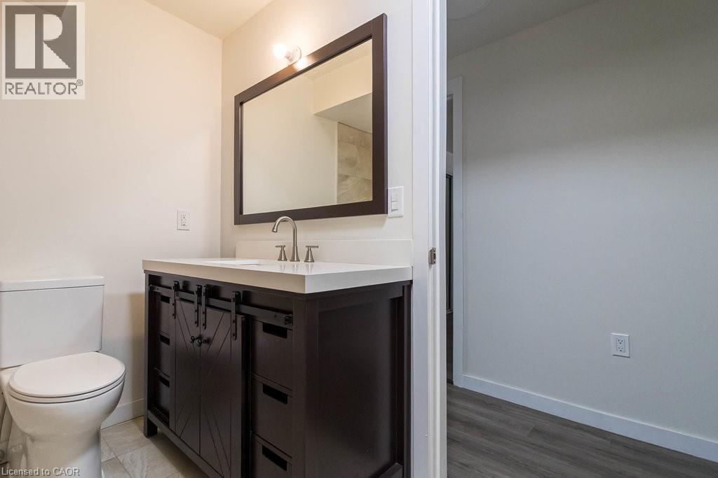 Photo 18 of 111 Wellington Street S, Hamilton ON