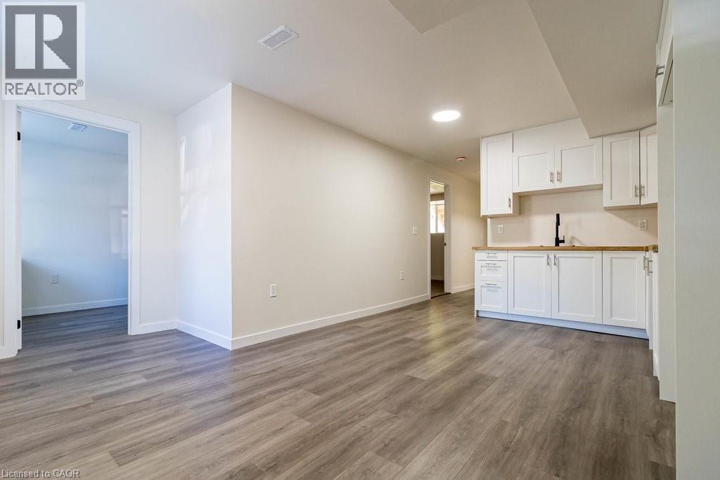 Photo 32 of 111 Wellington Street S, Hamilton ON
