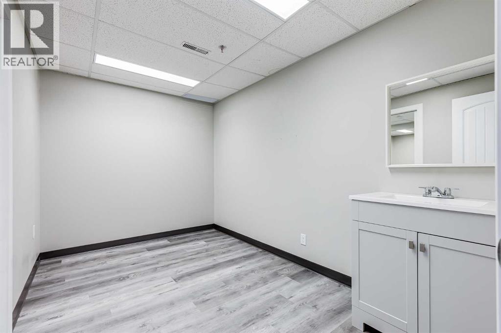 Photo 8 of 140 5430 17 Avenue Se, Calgary AB