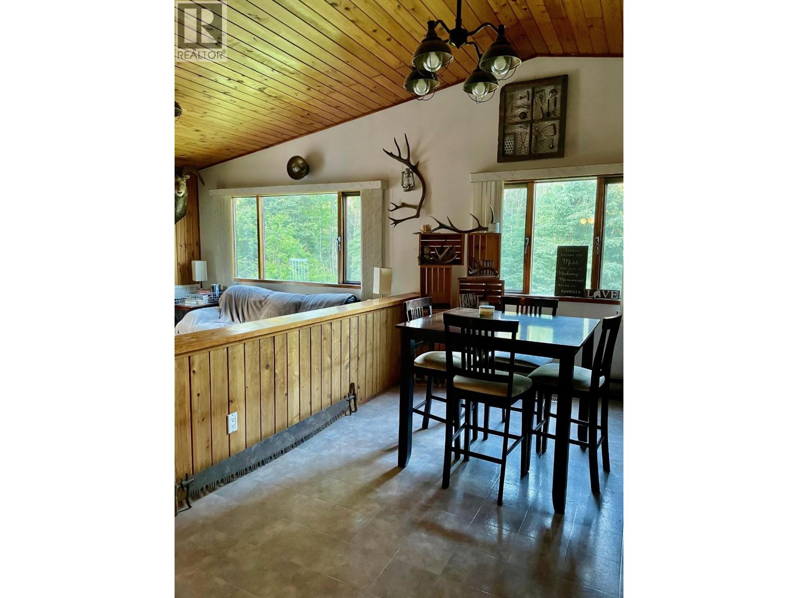 323 OAK ROAD, Vanderhoof