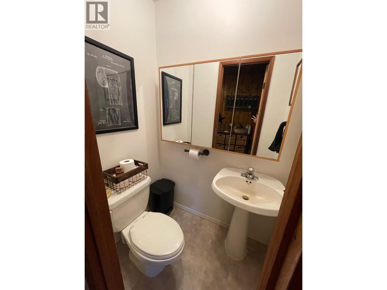 323 OAK ROAD, Vanderhoof