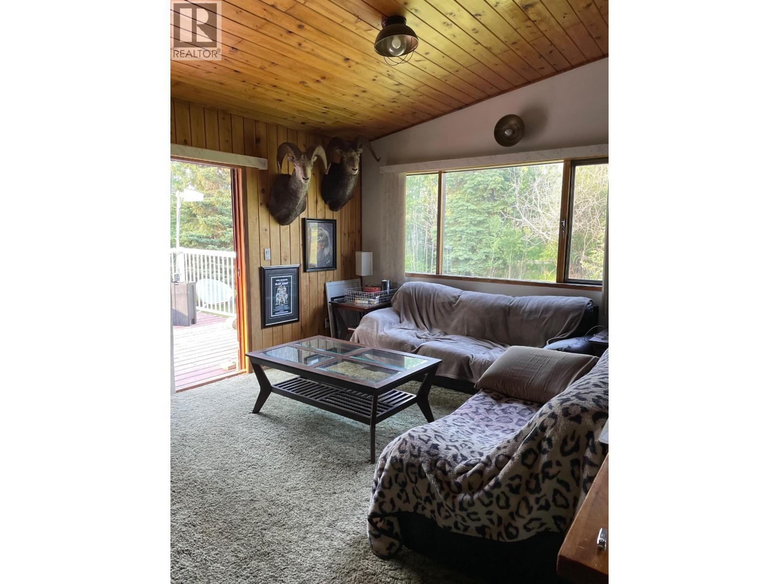 323 OAK ROAD, Vanderhoof