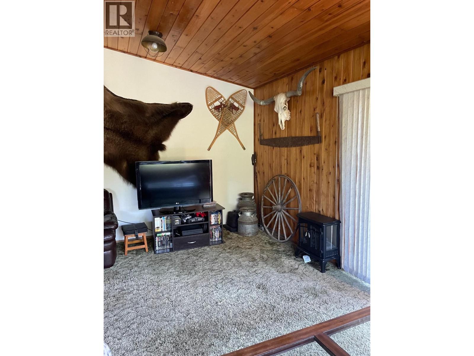 323 OAK ROAD, Vanderhoof