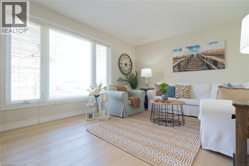 Photo 5 of 1343 Janina Boulevard, Burlington ON