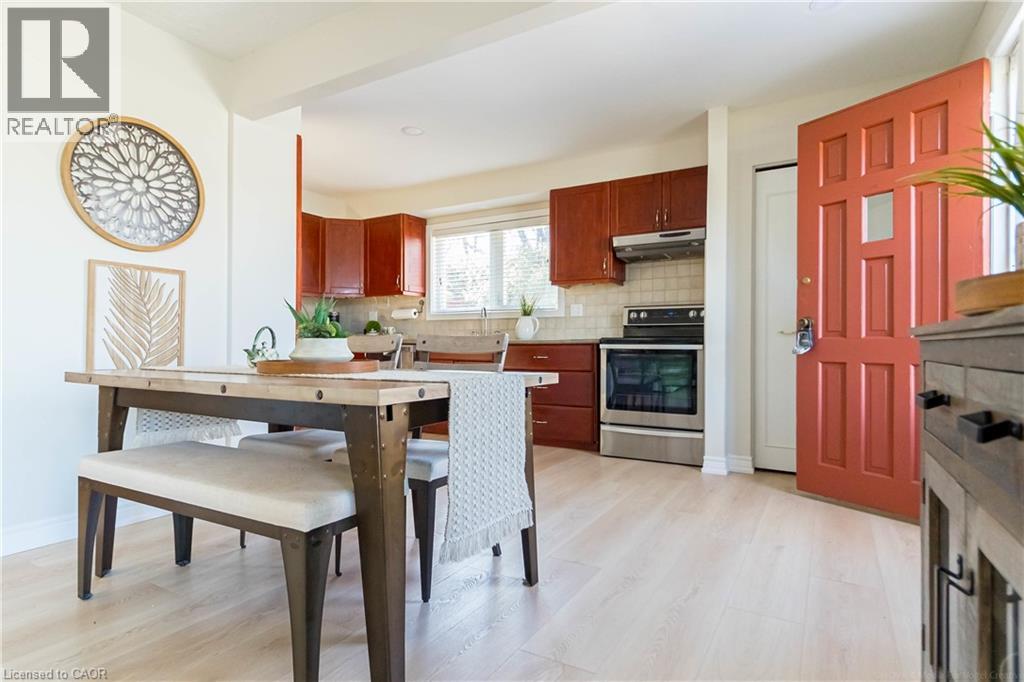 Photo 9 of 1343 Janina Boulevard, Burlington ON