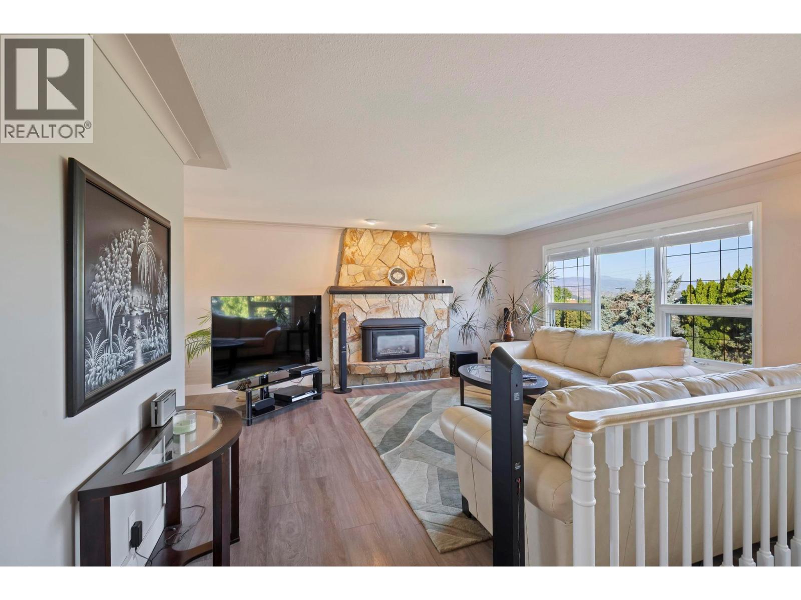 Photo 3 of 1685 Jonathan Road, Kelowna BC