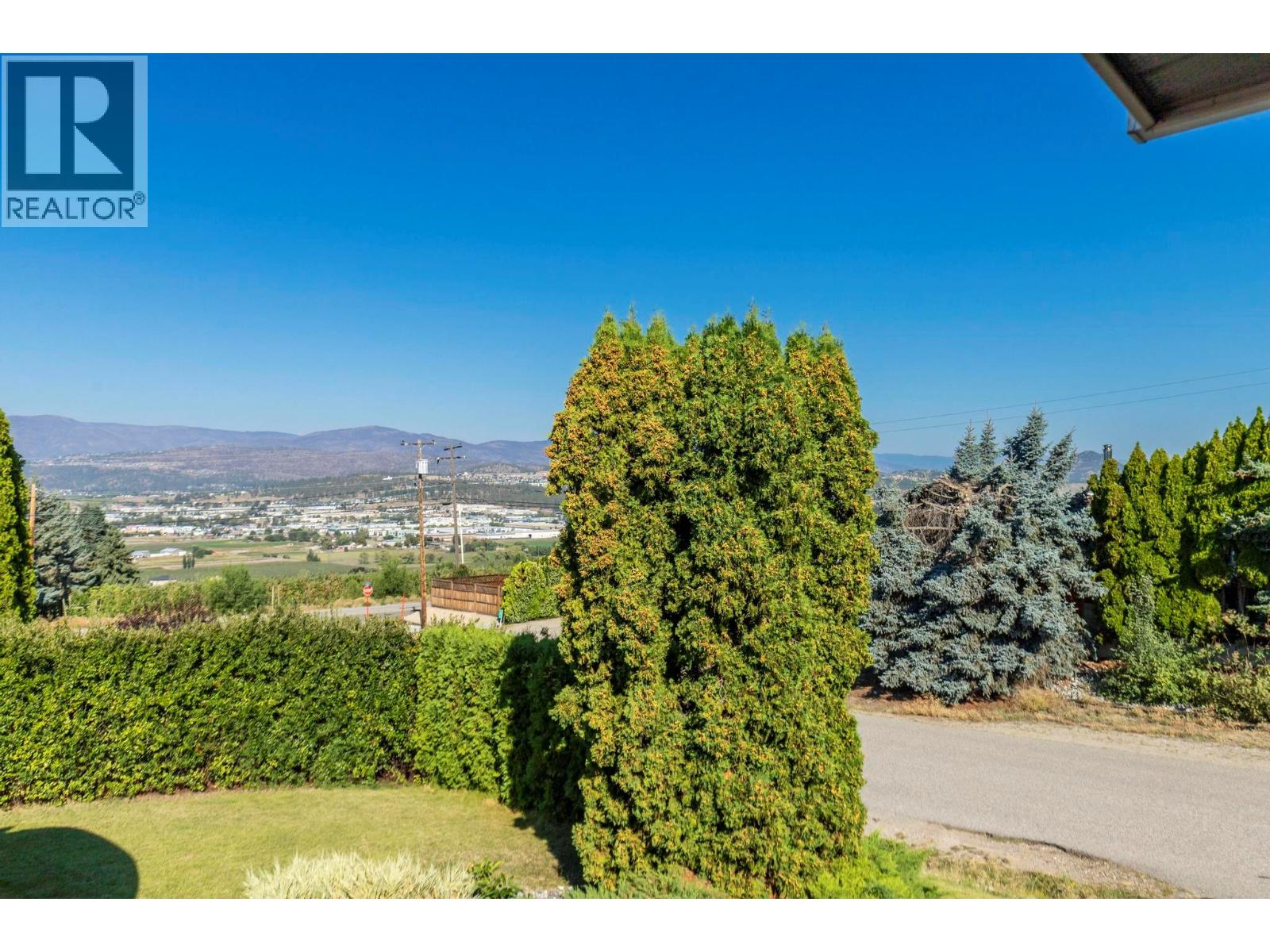 Photo 10 of 1685 Jonathan Road, Kelowna BC