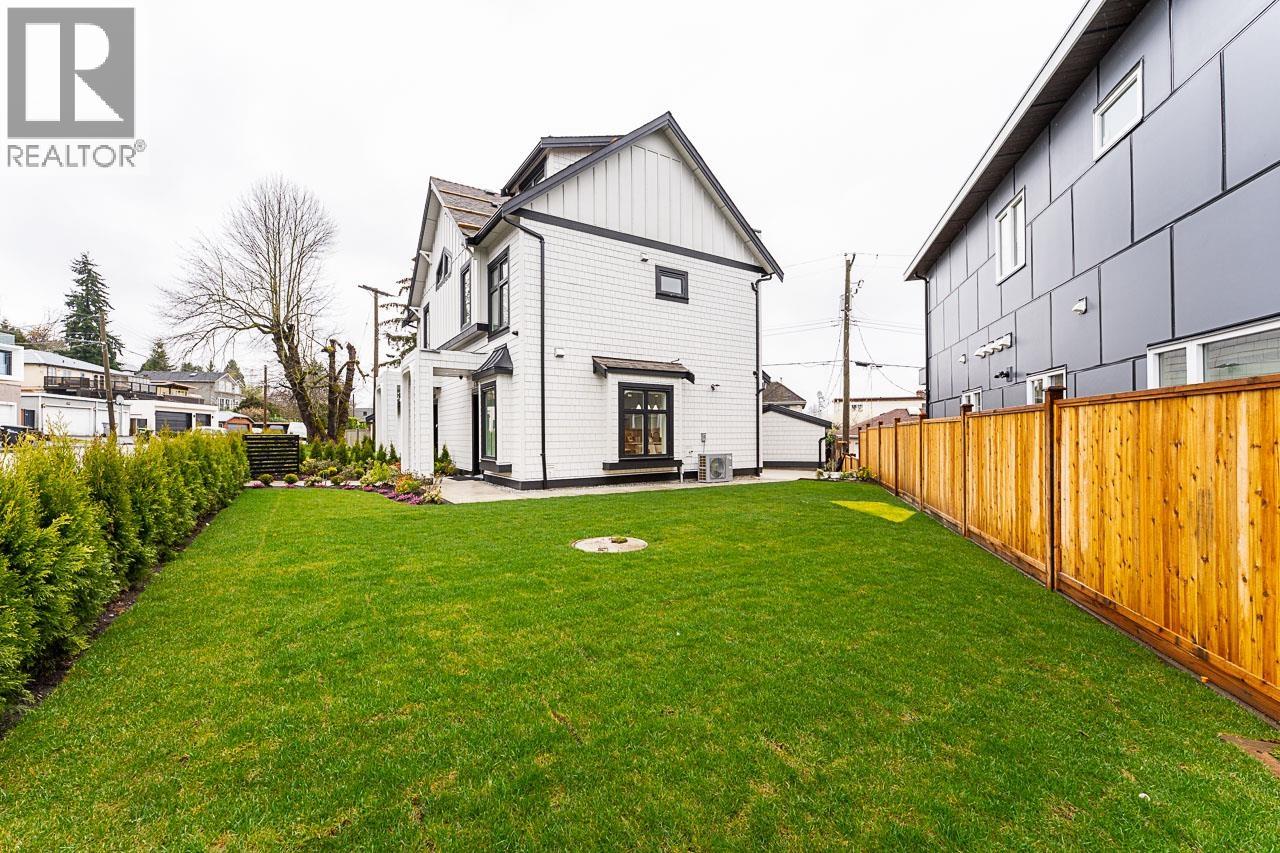 Photo 3 of 1 2837 Oliver Crescent, Vancouver BC