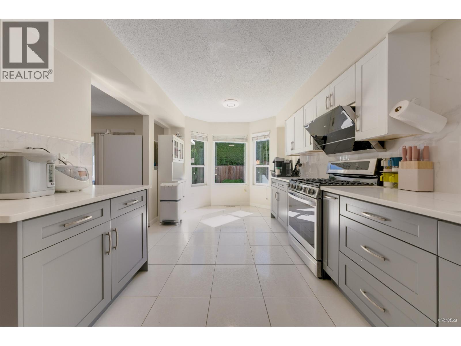 Photo 2 of 8366 Dayton Court, Richmond BC