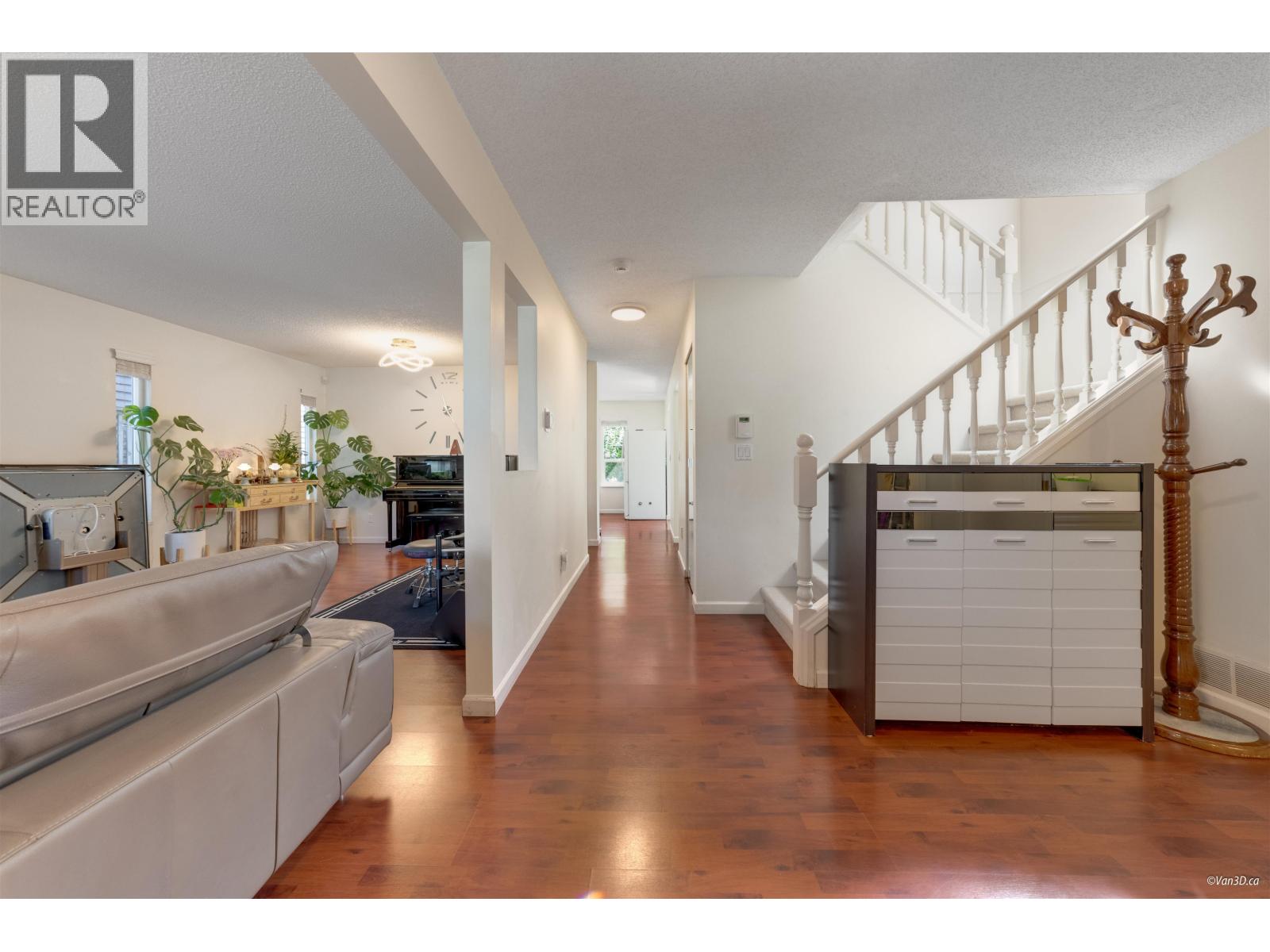Photo 10 of 8366 Dayton Court, Richmond BC