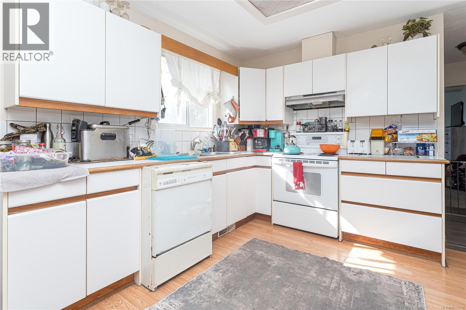 Photo 2 of 437 Methuen St, Ladysmith BC