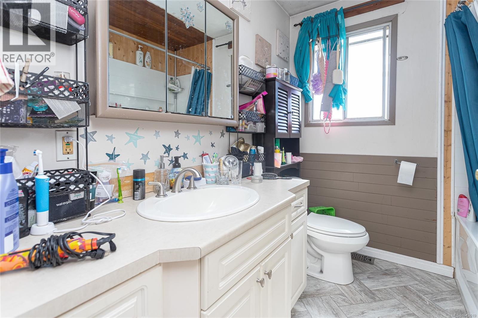 Photo 3 of 437 Methuen St, Ladysmith BC