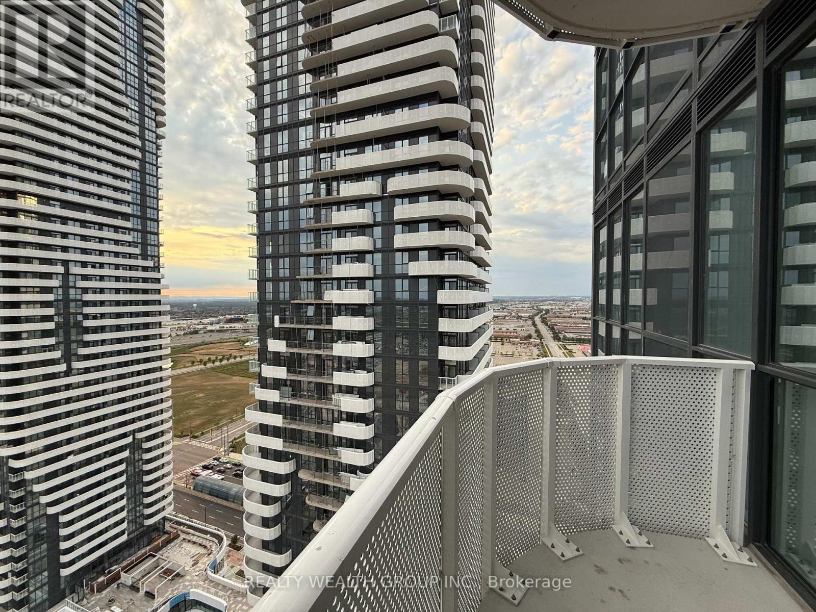 Photo 17 of 3103 28 Interchange Way, Vaughan ON