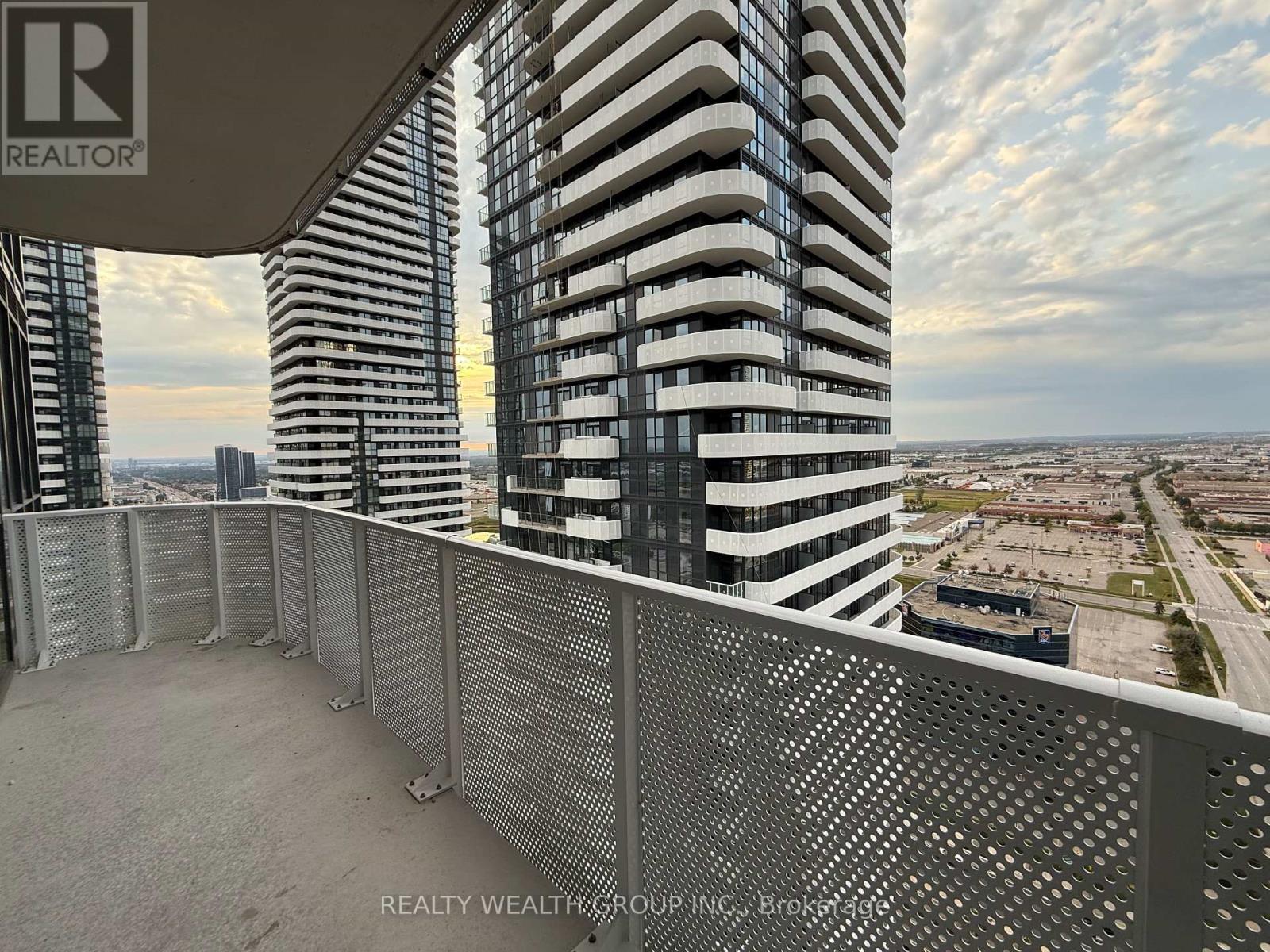 Photo 16 of 3103 28 Interchange Way, Vaughan ON