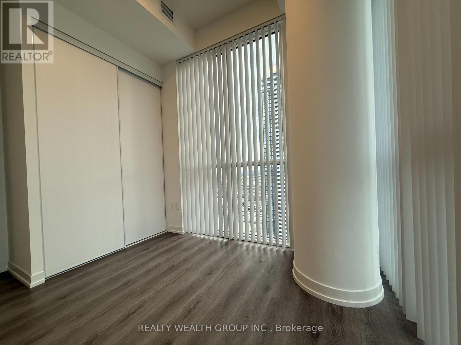 Photo 3 of 3103 28 Interchange Way, Vaughan ON