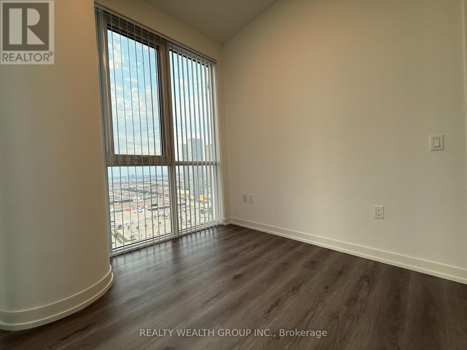 Photo 24 of 3103 28 Interchange Way, Vaughan ON
