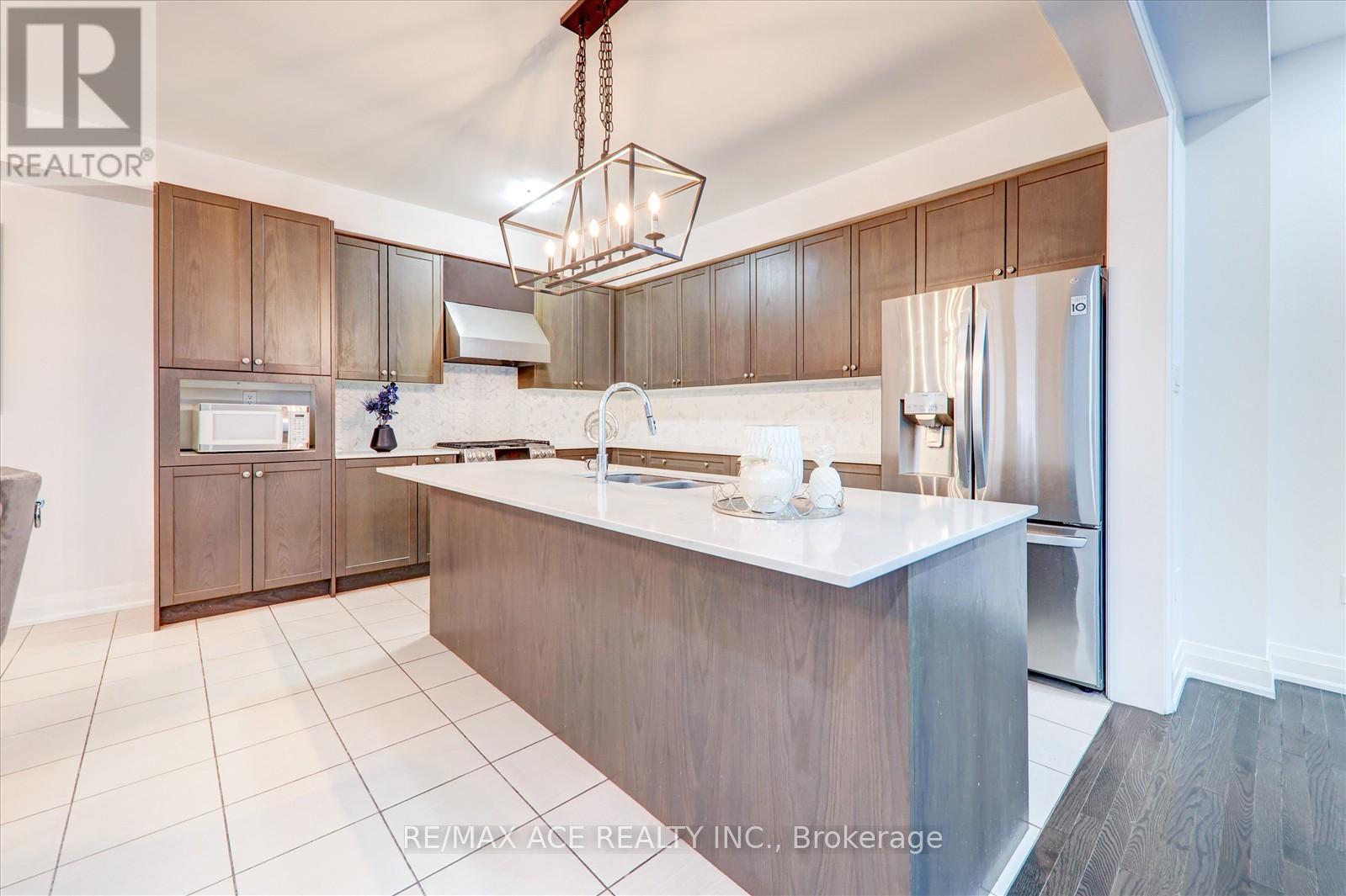 Photo 2 of 27 Hassard Short Lane, Ajax ON