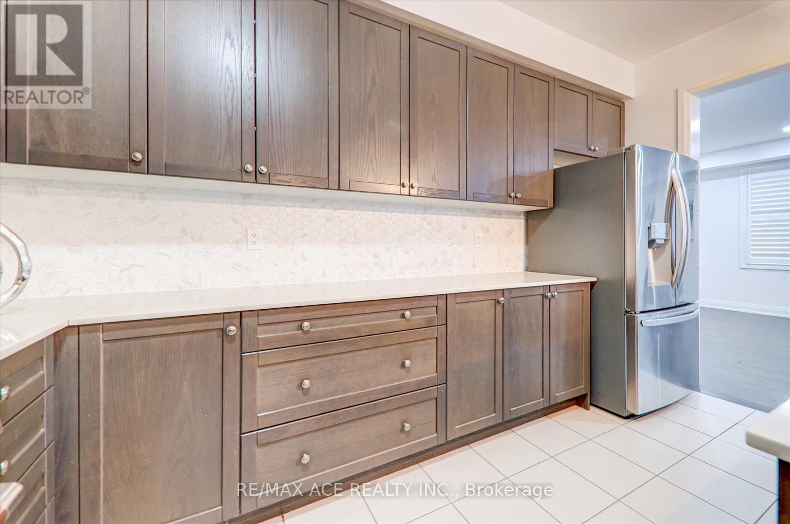 Photo 35 of 27 Hassard Short Lane, Ajax ON