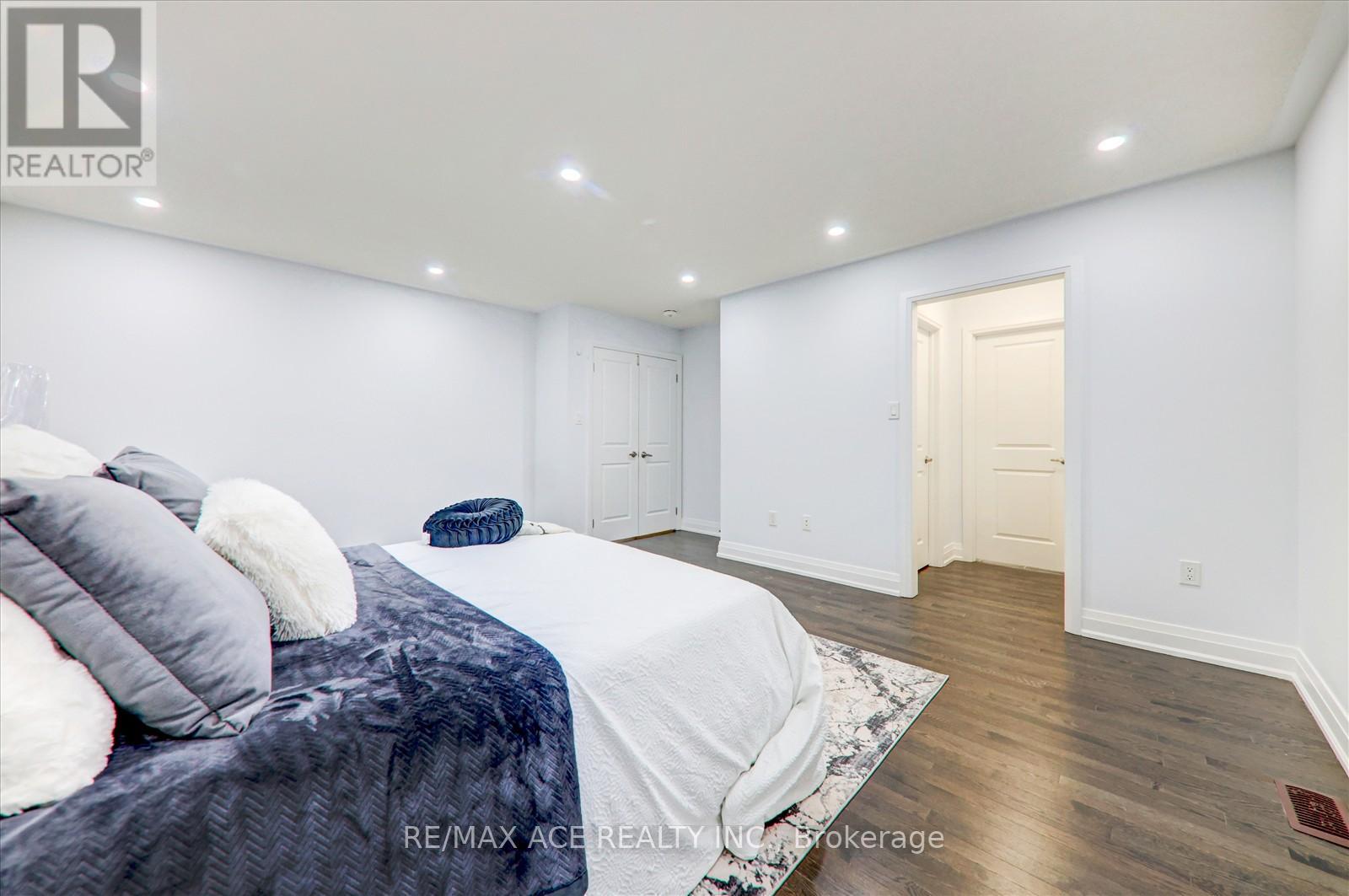 Photo 7 of 27 Hassard Short Lane, Ajax ON