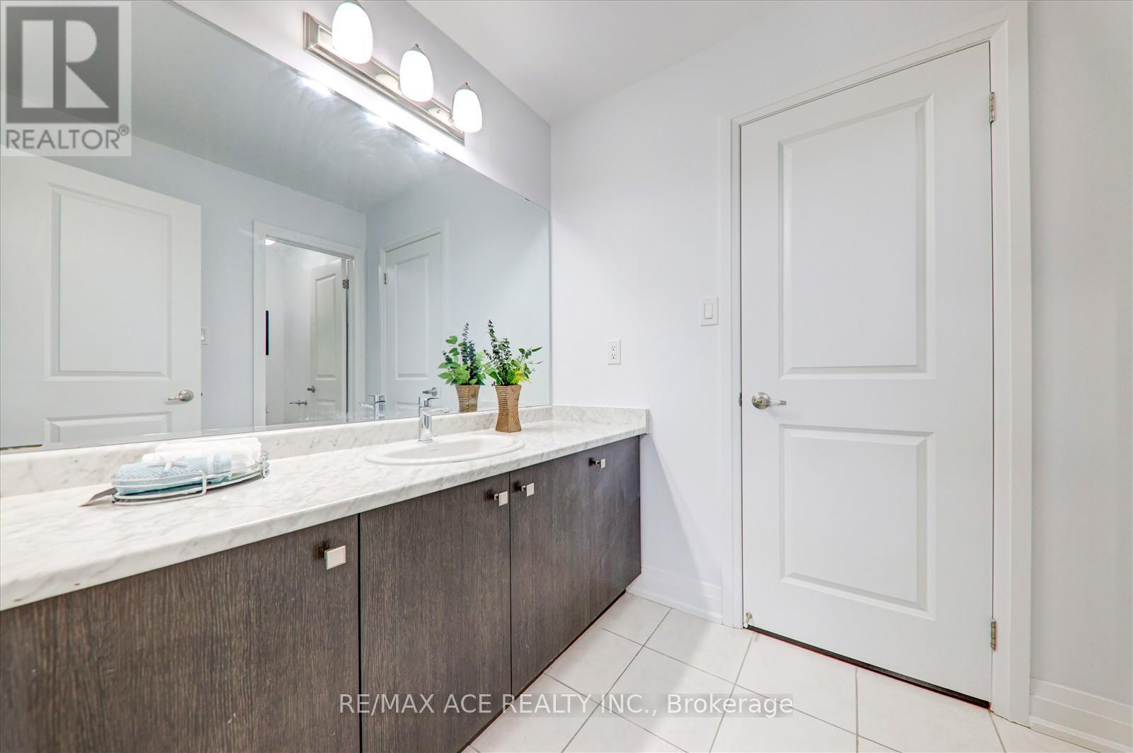 Photo 34 of 27 Hassard Short Lane, Ajax ON