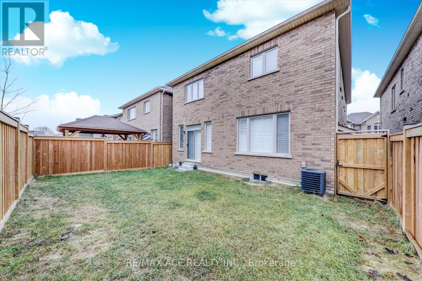 Photo 5 of 27 Hassard Short Lane, Ajax ON