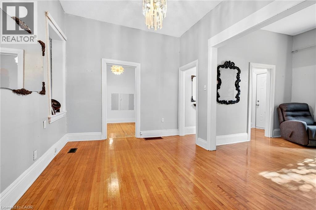Photo 26 of 231 Emerald Street N, Hamilton ON
