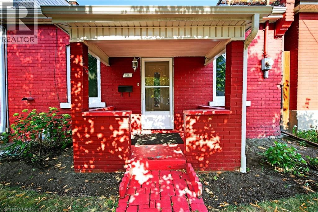 Photo 2 of 231 Emerald Street N, Hamilton ON