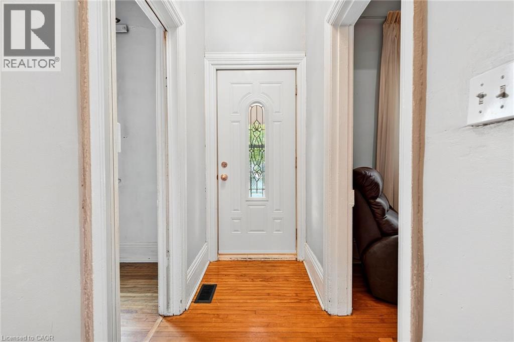 Photo 20 of 231 Emerald Street N, Hamilton ON