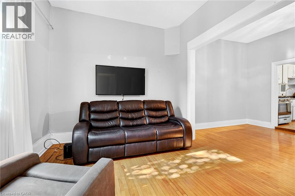 Photo 8 of 231 Emerald Street N, Hamilton ON