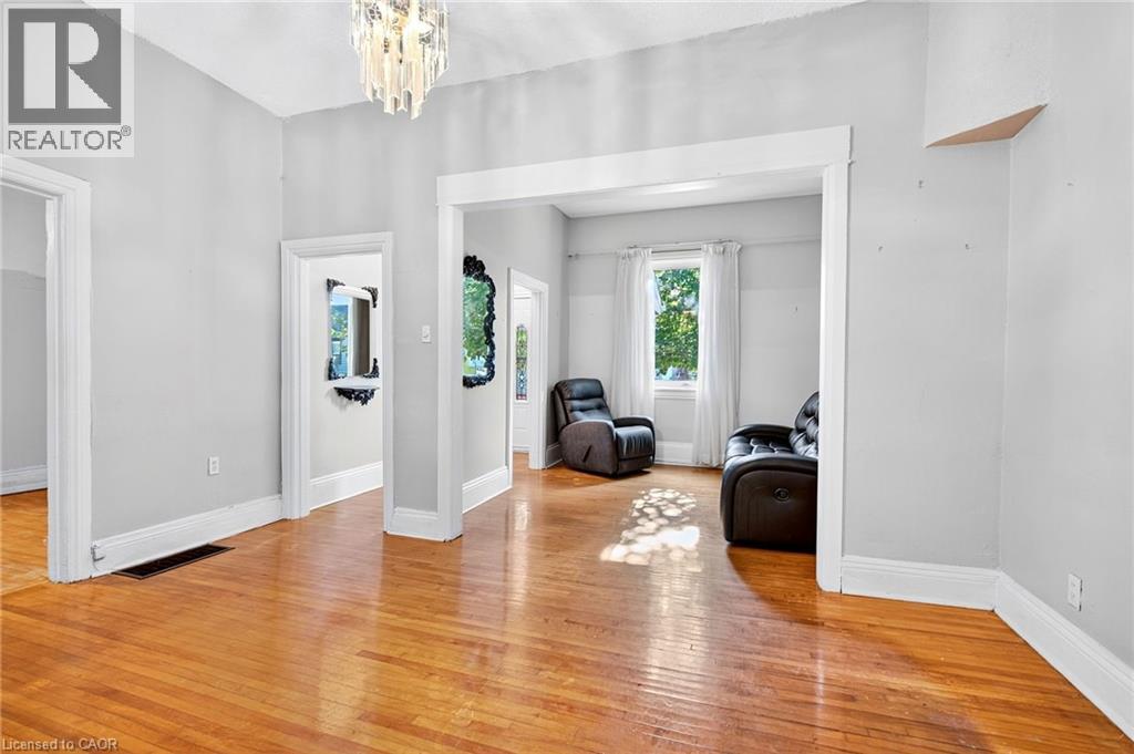 Photo 28 of 231 Emerald Street N, Hamilton ON