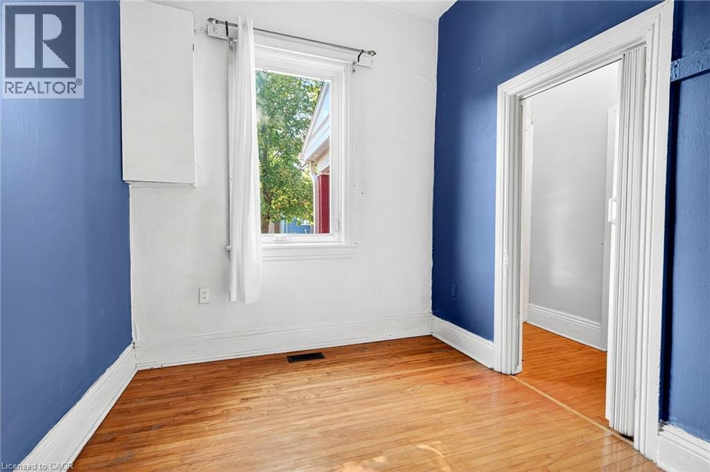 Photo 7 of 231 Emerald Street N, Hamilton ON