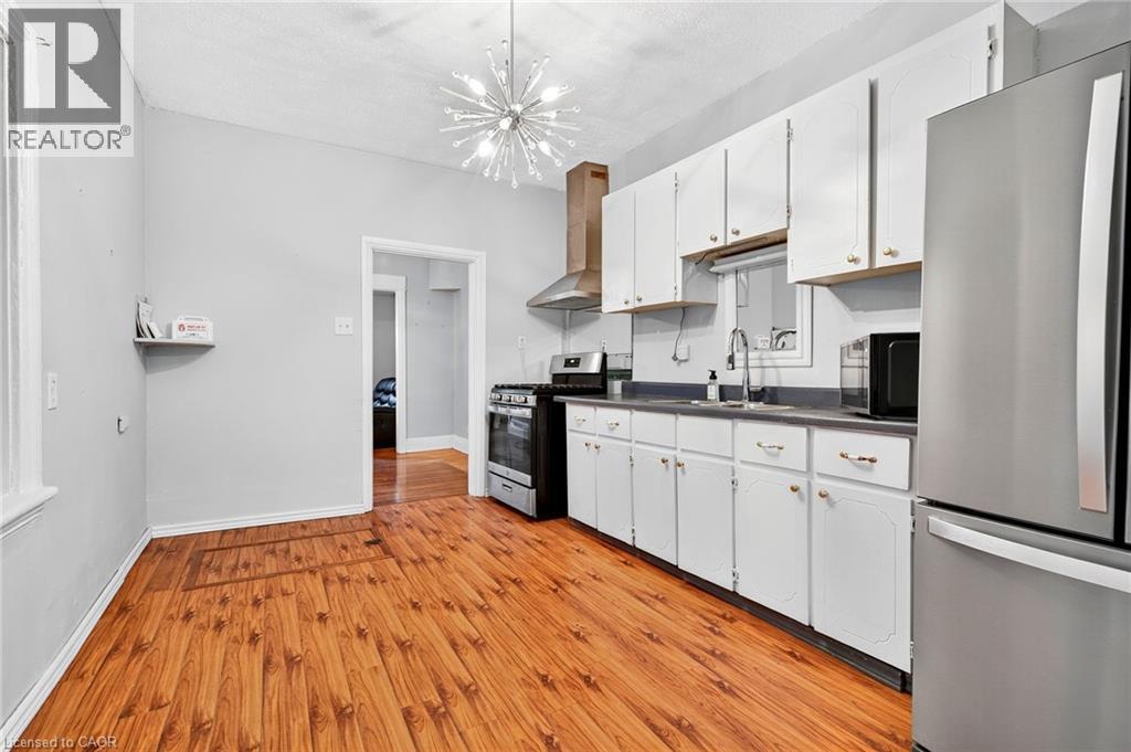 Photo 25 of 231 Emerald Street N, Hamilton ON