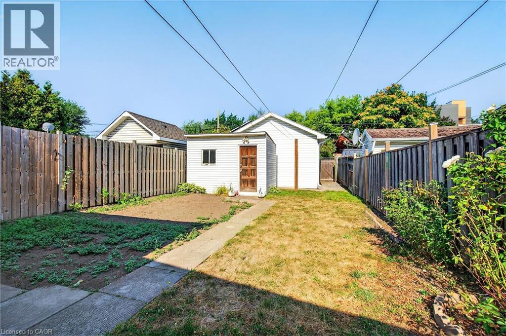 Photo 15 of 231 Emerald Street N, Hamilton ON