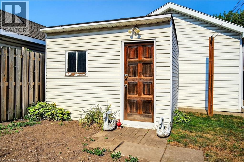 Photo 5 of 231 Emerald Street N, Hamilton ON