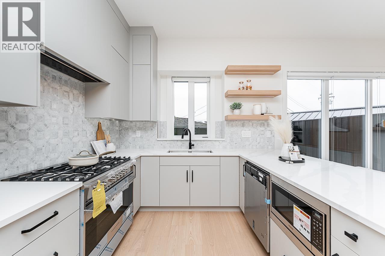 Photo 6 of 2 2837 Oliver Crescent, Vancouver BC