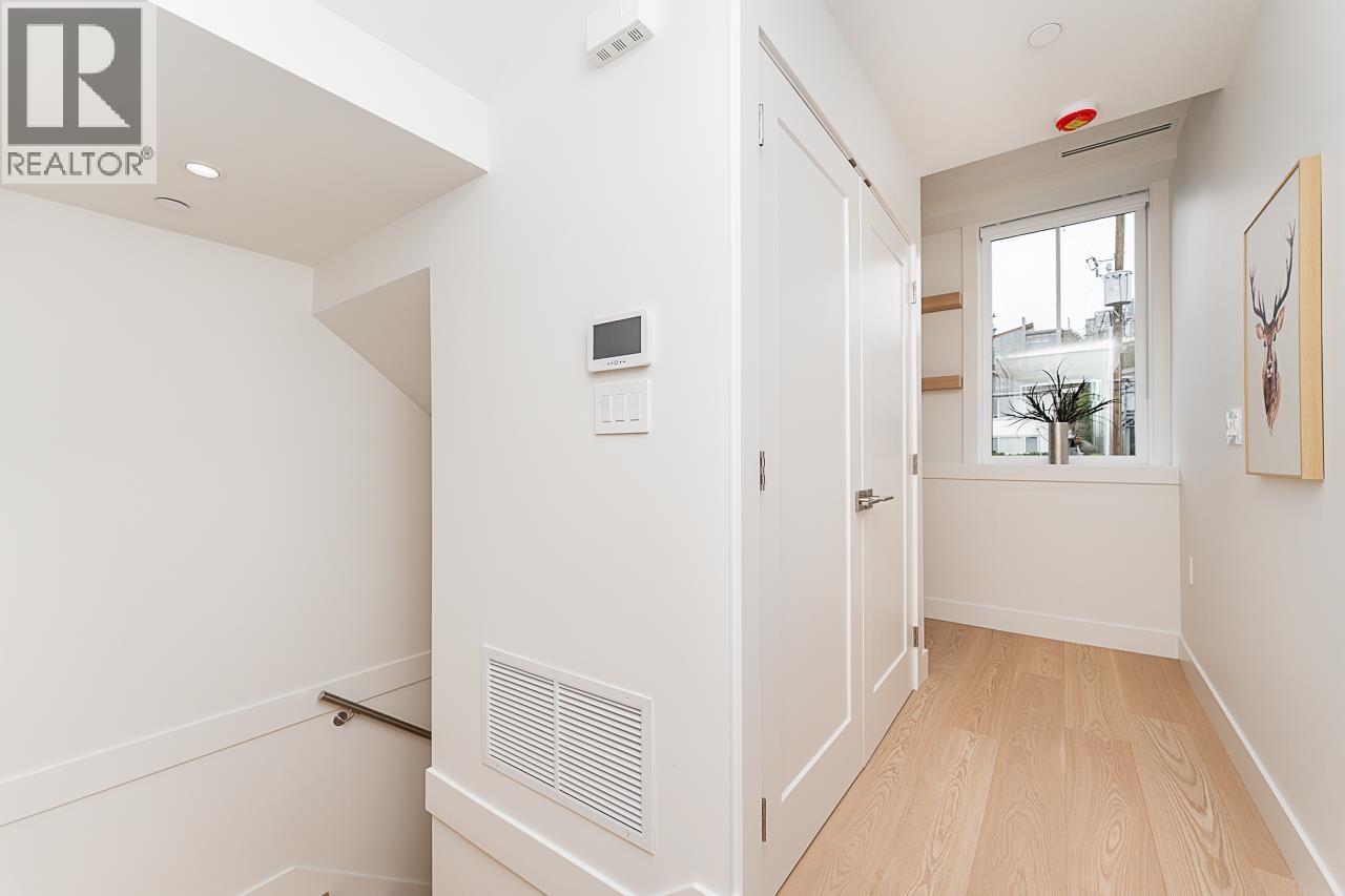 Photo 10 of 2 2837 Oliver Crescent, Vancouver BC