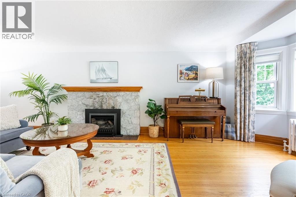 Photo 33 of 158 Dalewood Crescent, Hamilton ON
